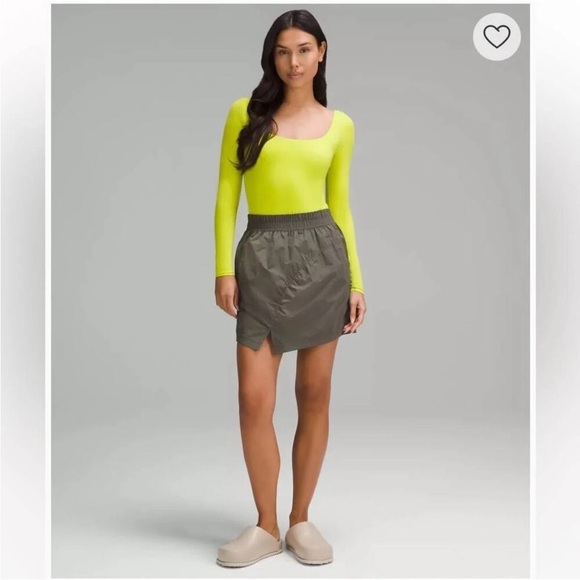 Lululemon Wundermost Ultra-Soft Nulu Square-Neck Long-Sleeve Bodysuit Lichen Lim - Picture 2 of 12